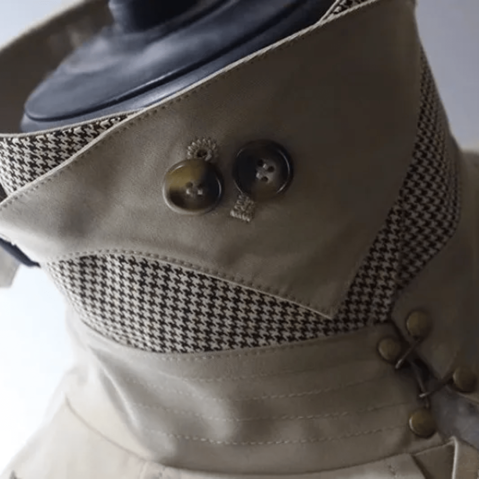 Herren-Trenchcoat mit zweireihiger Knopfleiste