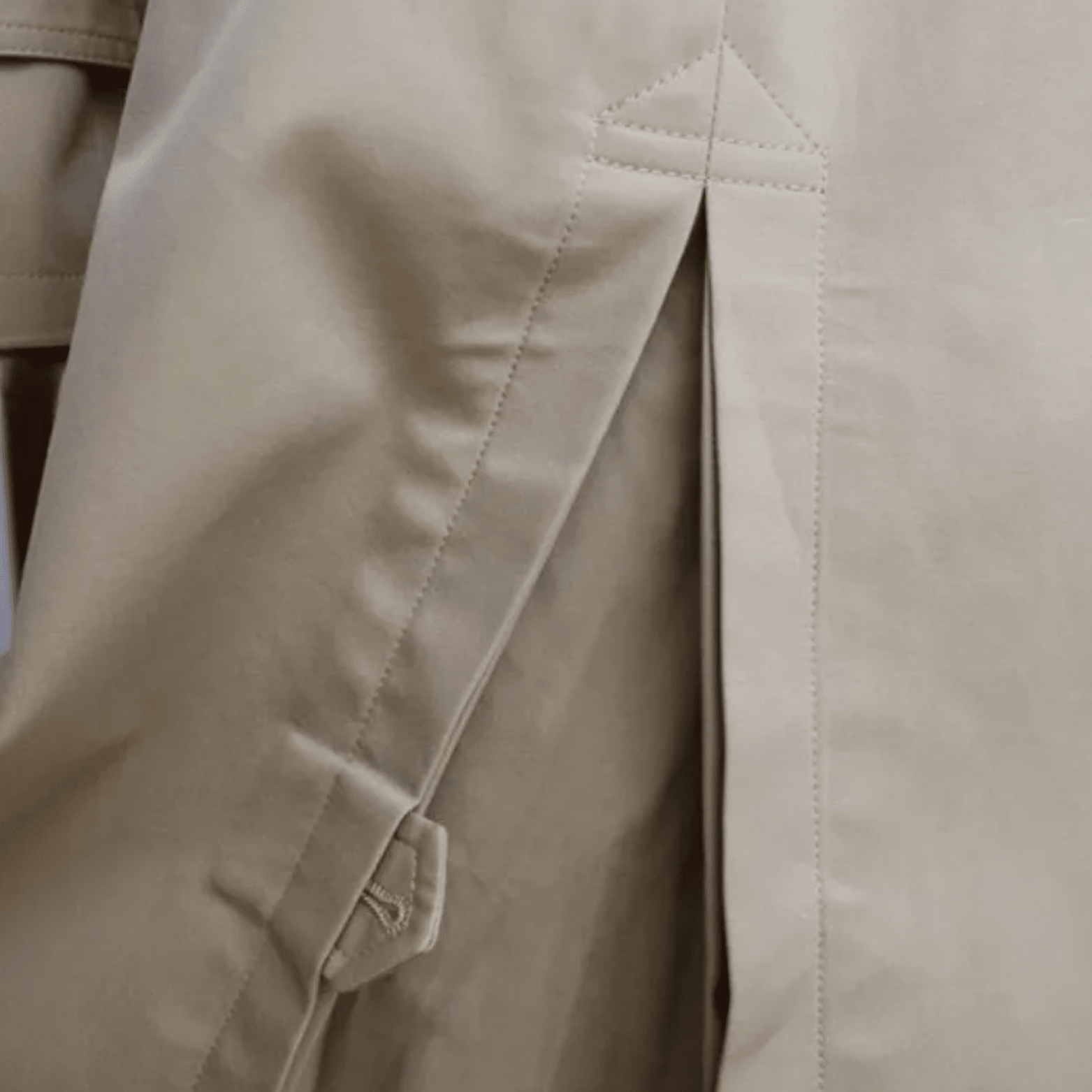 Herren-Trenchcoat mit zweireihiger Knopfleiste